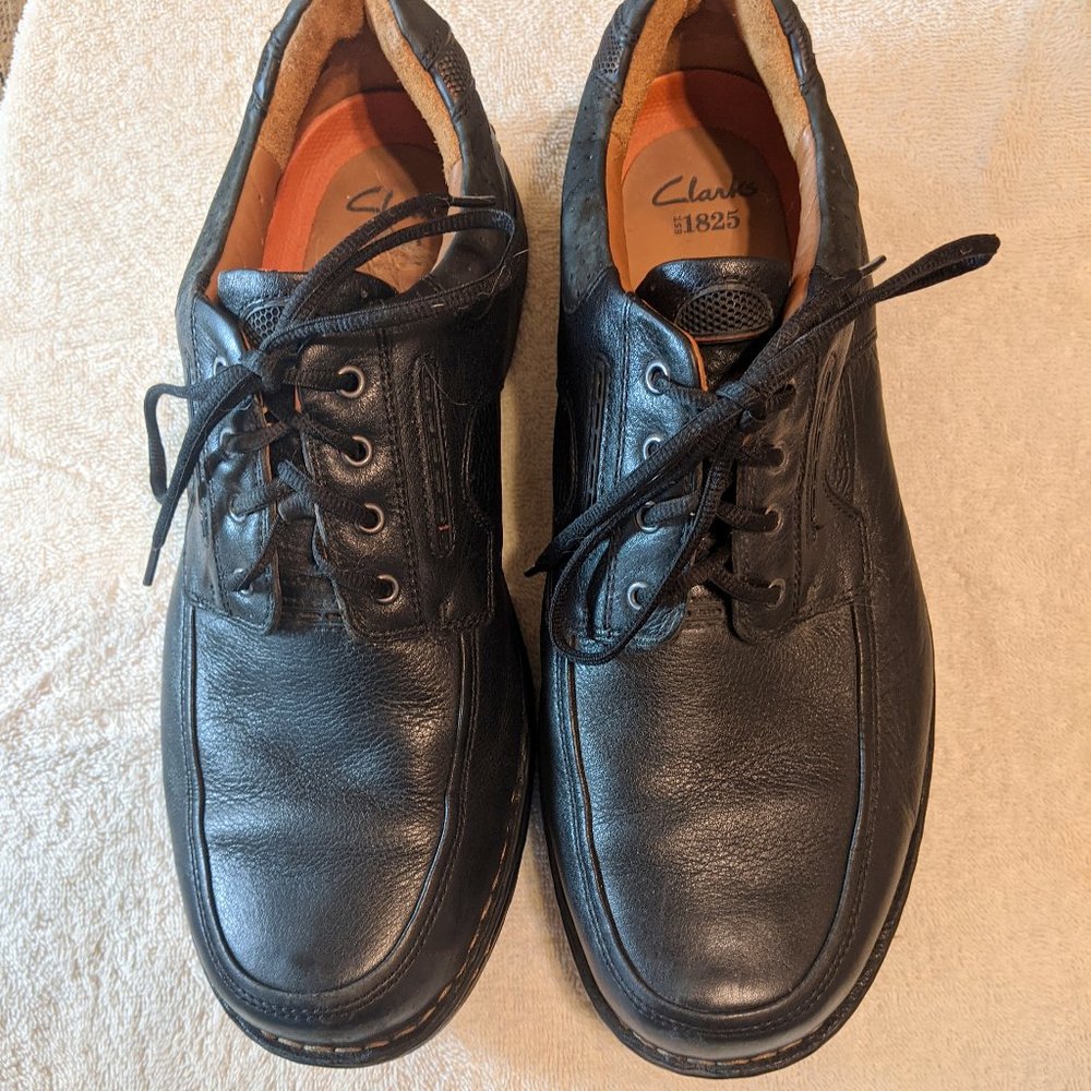 Men's lace up Clarks 13W  Un.bend Excellent condition!